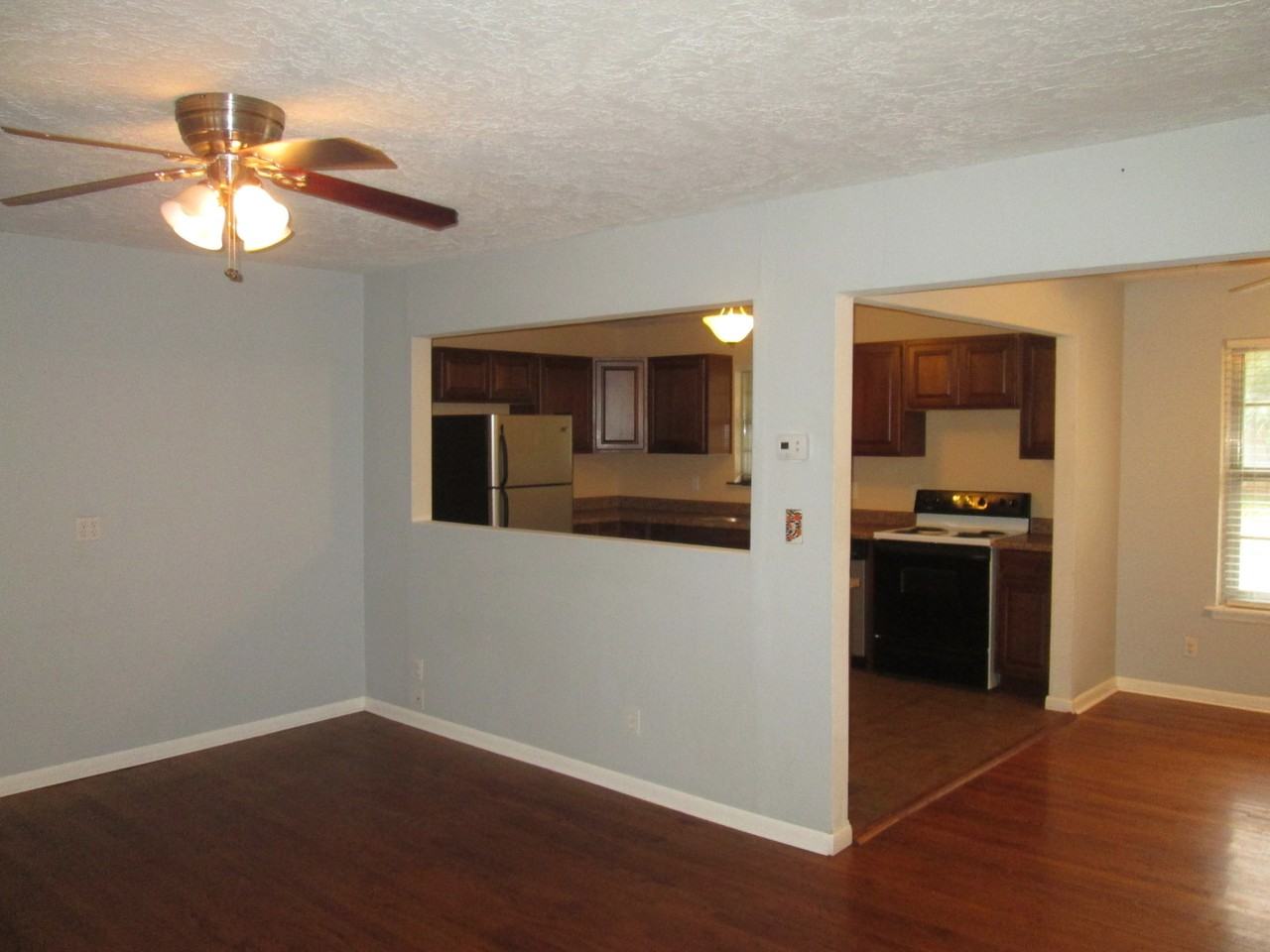 902 Hardin Dr - Photo 3 of 17