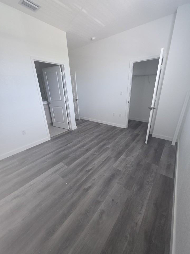 540 Ne 5th Ln #NA - Photo 5 of 13