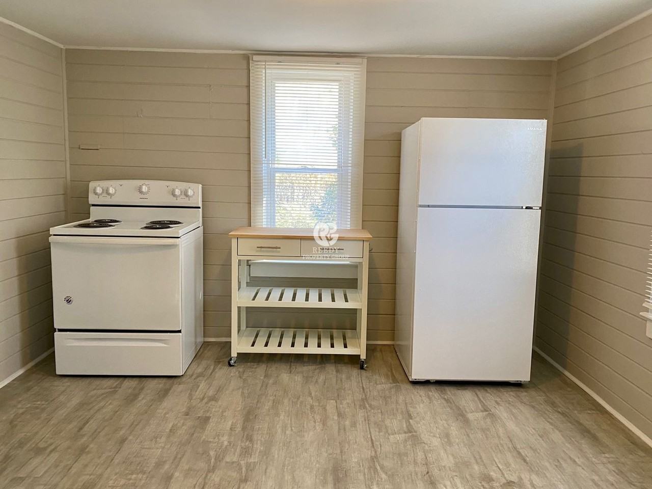 584 Wildwood Dr - Photo 3 of 16