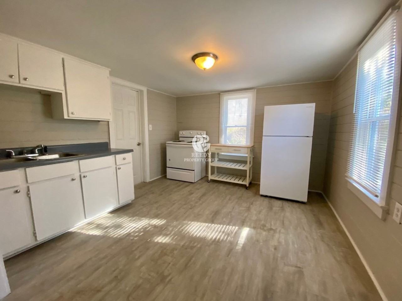 584 Wildwood Dr - Photo 4 of 16