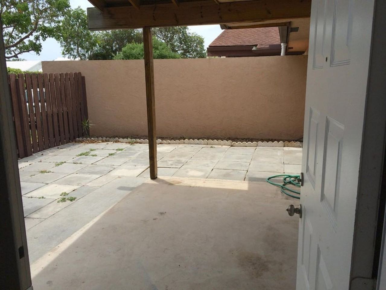 2080 Sw 24th Cir - Photo 2 of 8