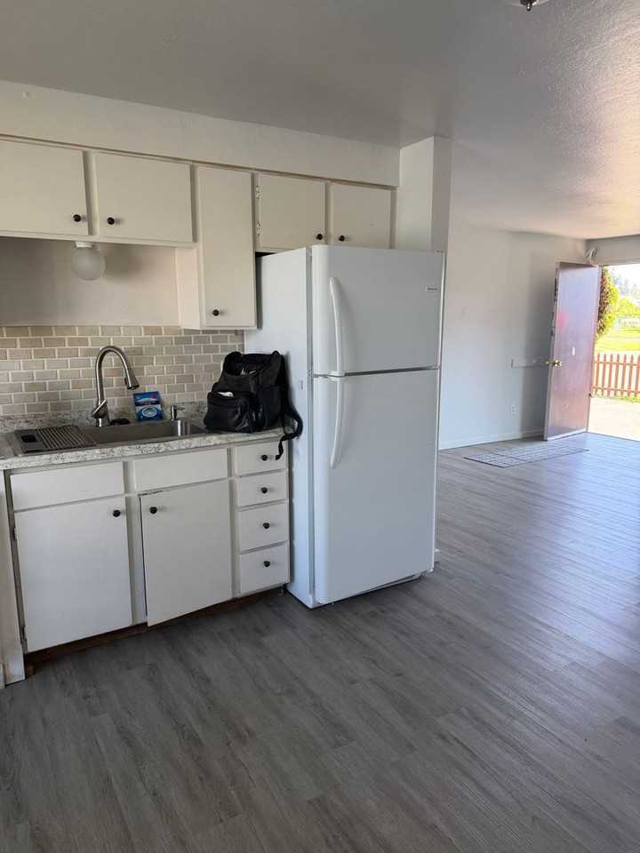 375 Park Ave - Photo 6 of 19