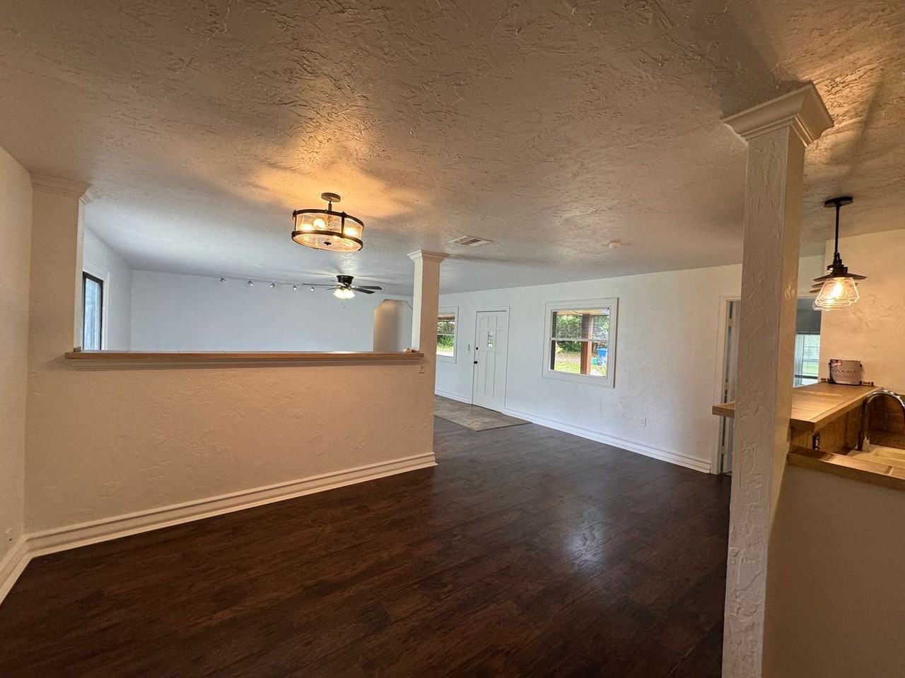 715 E Plymouth Ave - Photo 5 of 24