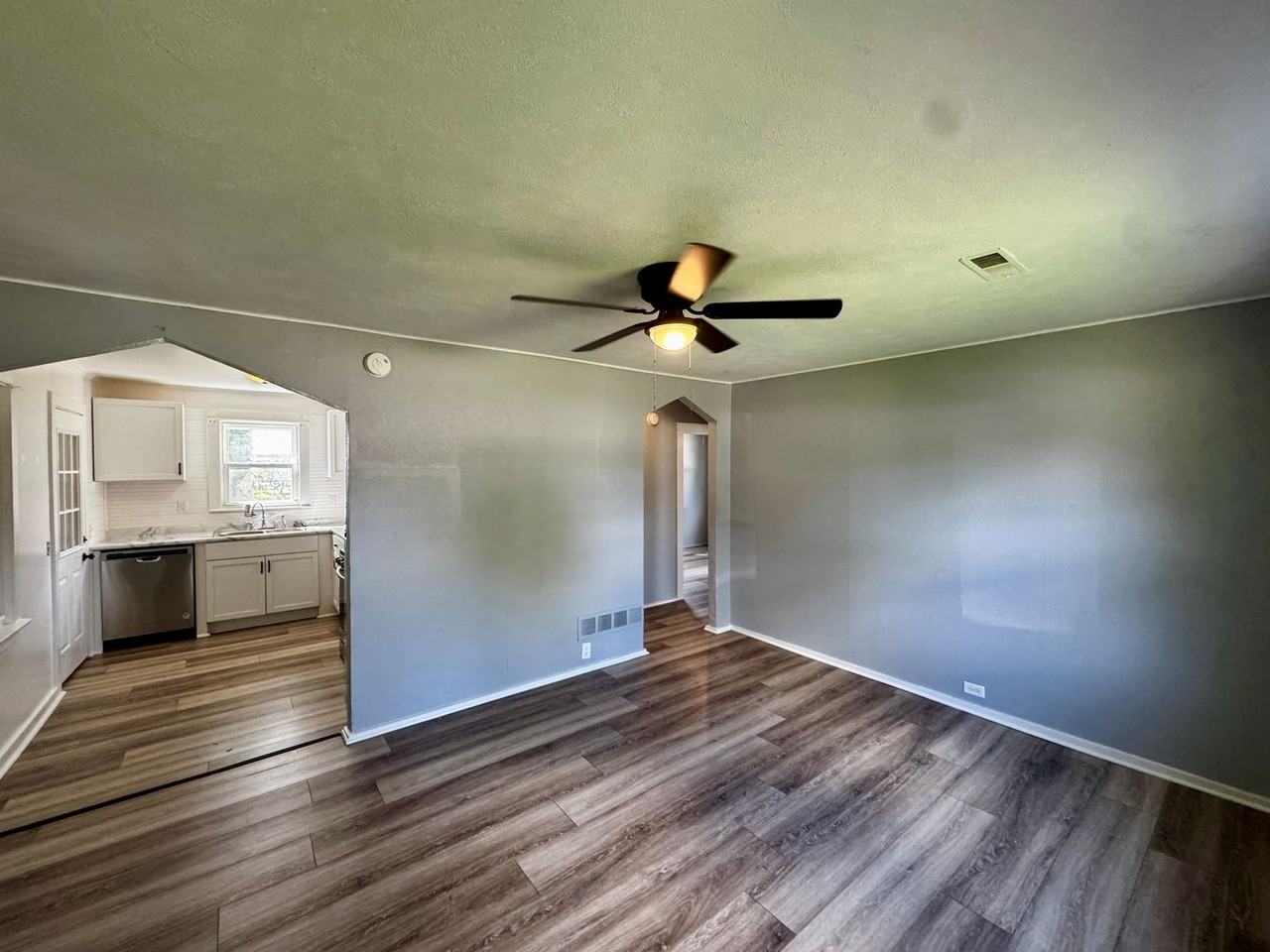 2407 48th St - Photo 2 of 15