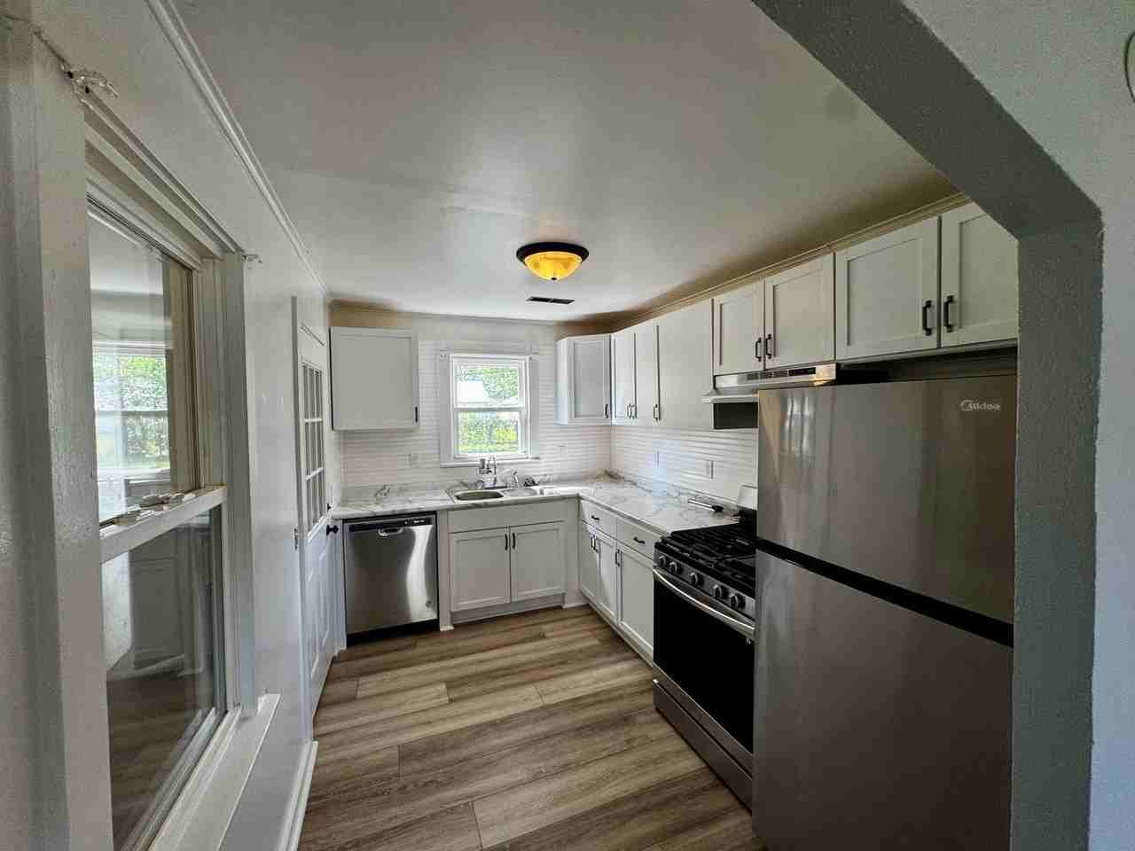 2407 48th St - Photo 3 of 15