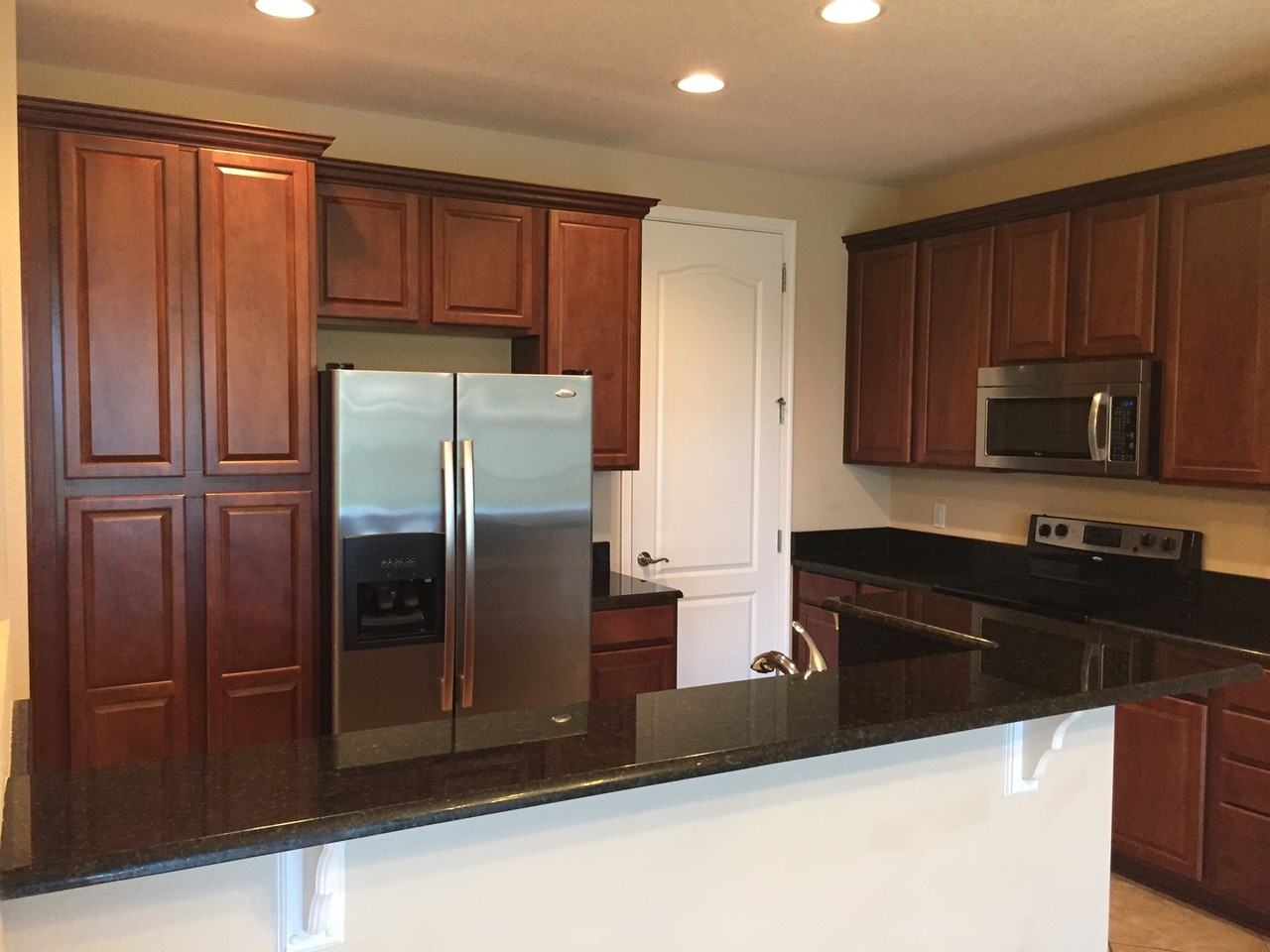 8060 Prestbury Dr - Photo 2 of 10