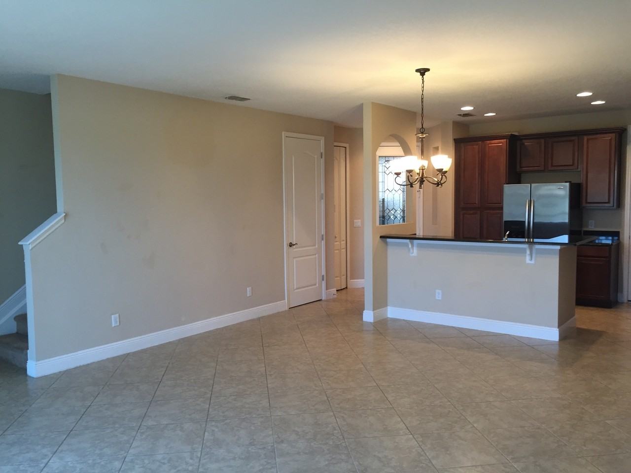 8060 Prestbury Dr - Photo 3 of 10