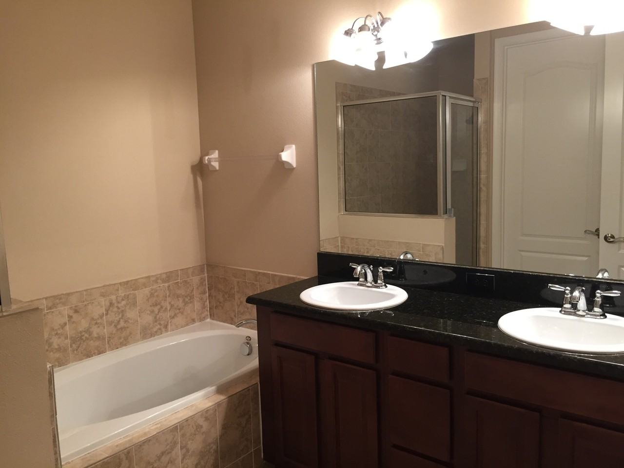 8060 Prestbury Dr - Photo 5 of 10