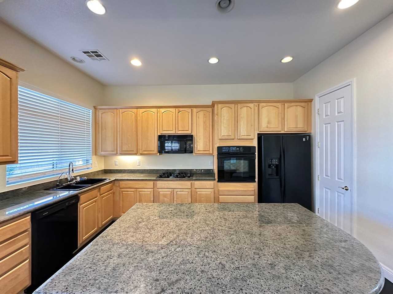 2416 Radio City St - Photo 3 of 26