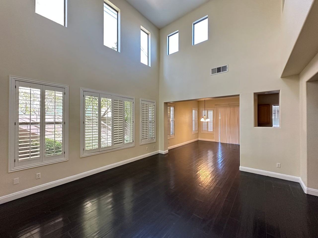 2416 Radio City St - Photo 6 of 26