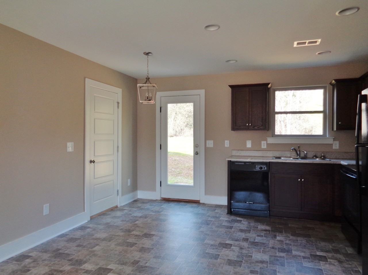 17686 Wallace Chapel Ln - Photo 3 of 14