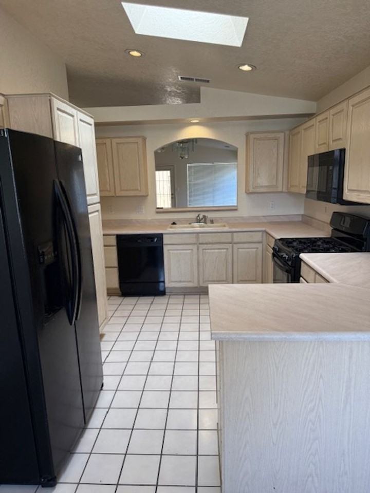 1105 Tony Sanchez Dr Se - Photo 3 of 16