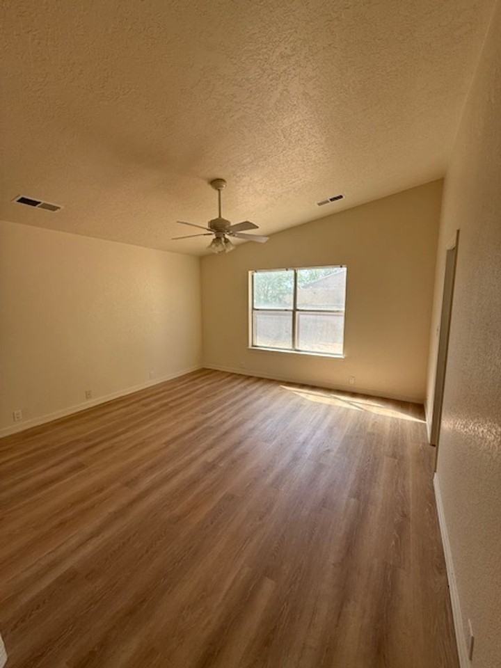 1105 Tony Sanchez Dr Se - Photo 5 of 16