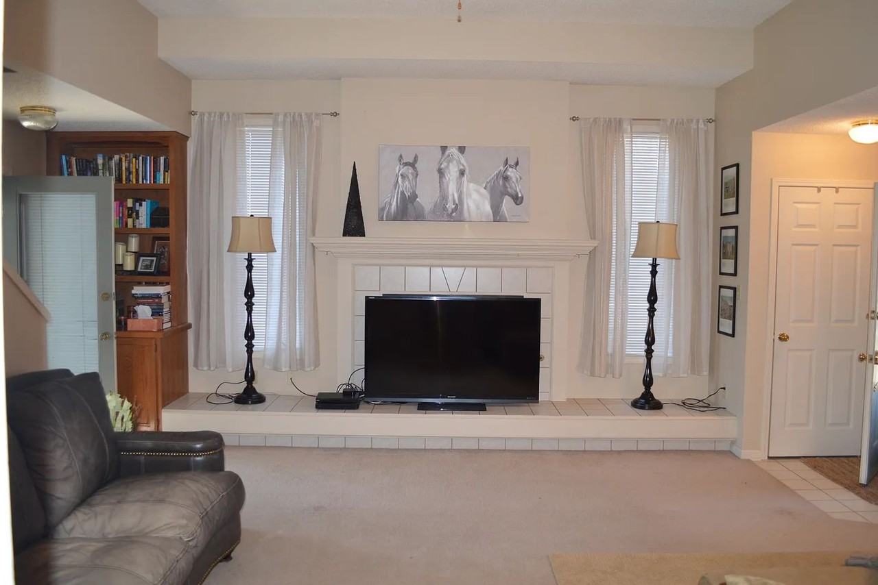 2000 Estella Dr - Photo 2 of 12
