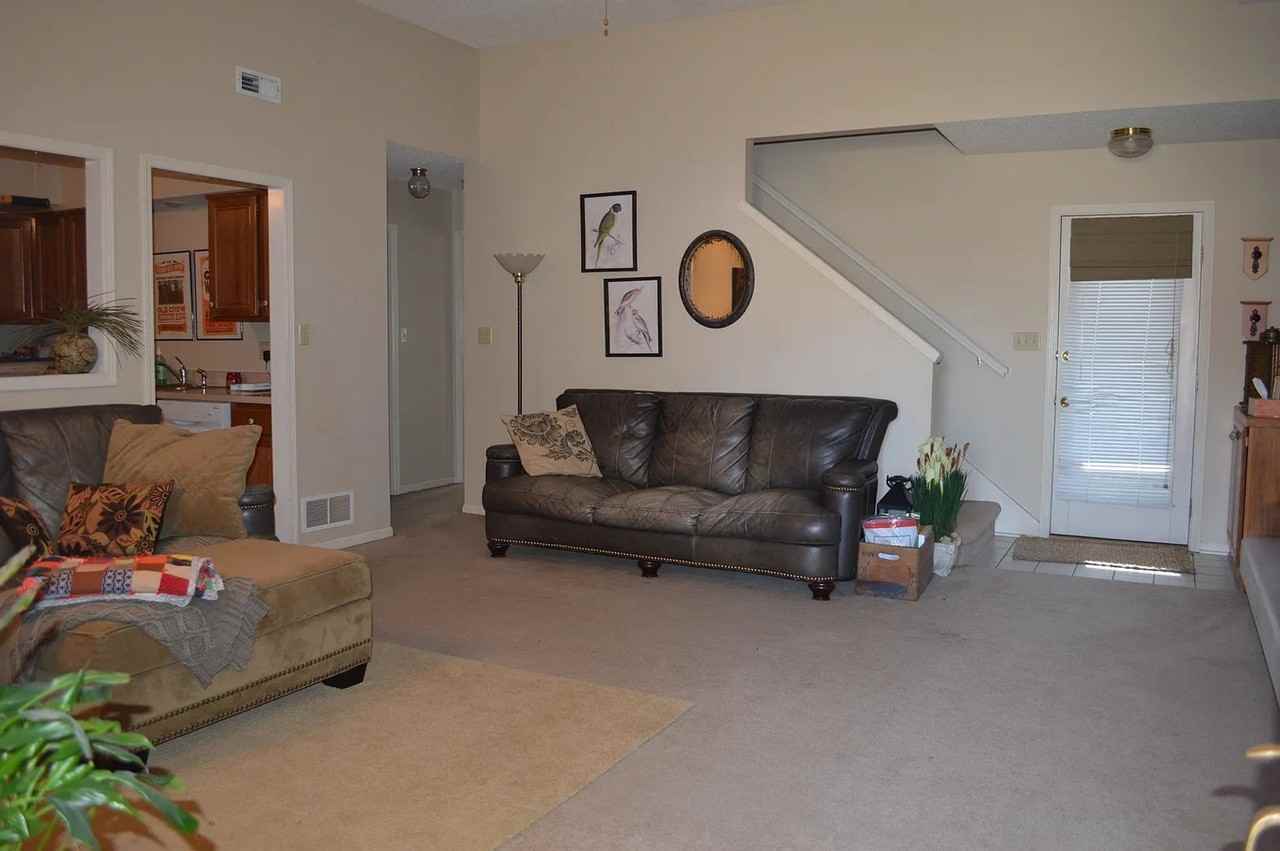 2000 Estella Dr - Photo 4 of 12