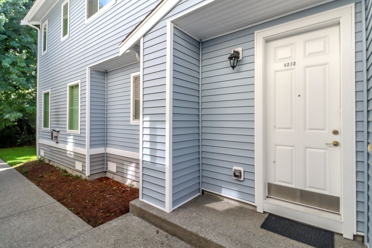 1272 Cooper St - Photo 3 of 32