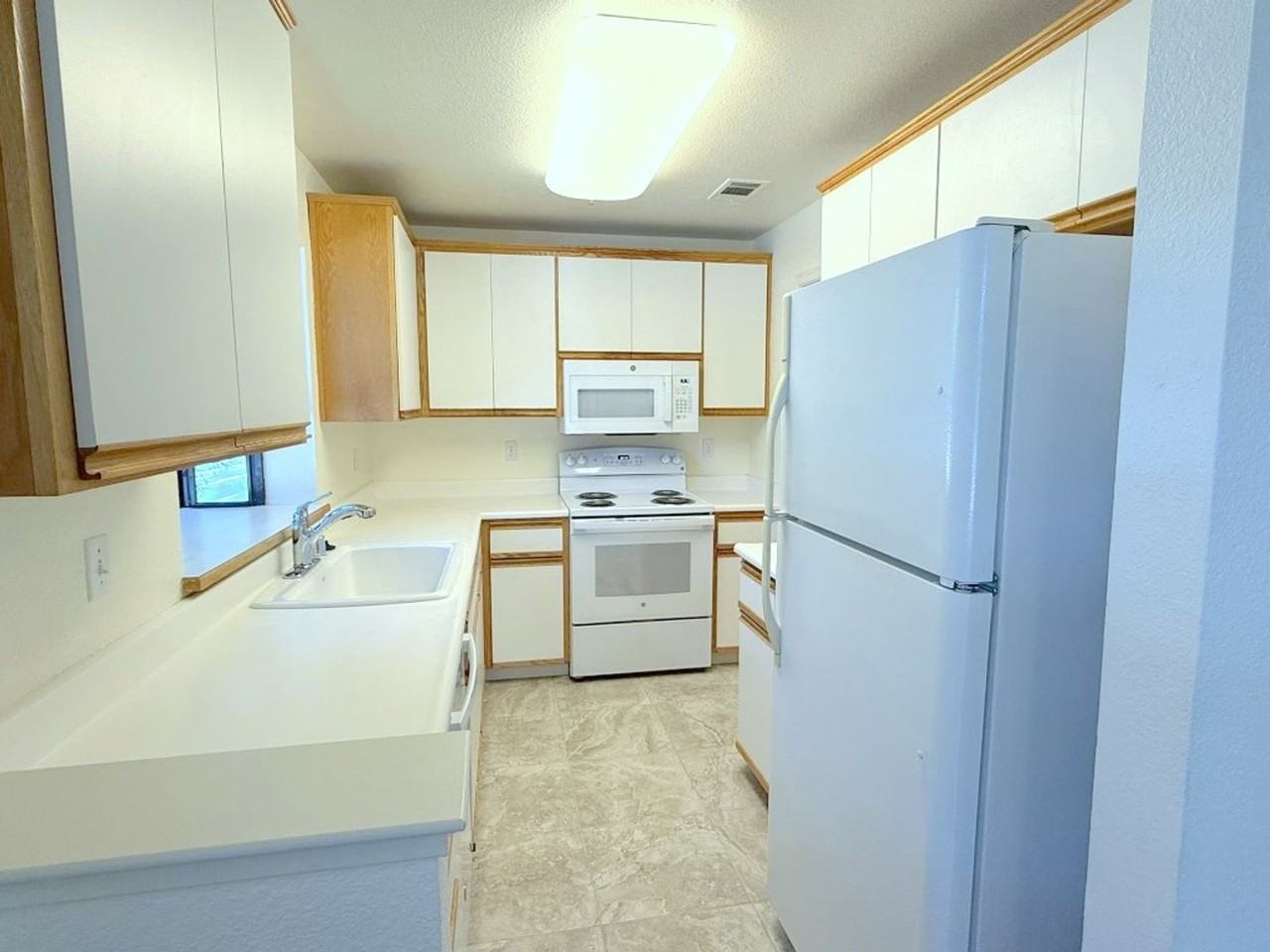 2574 Oak Rd #200 - Photo 7 of 23