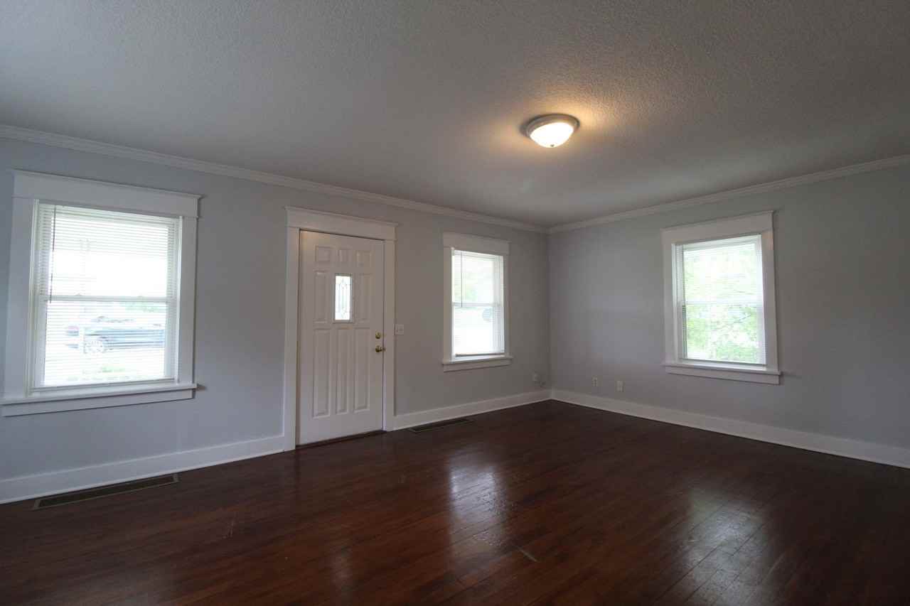 3728 Springfield St - Photo 3 of 12
