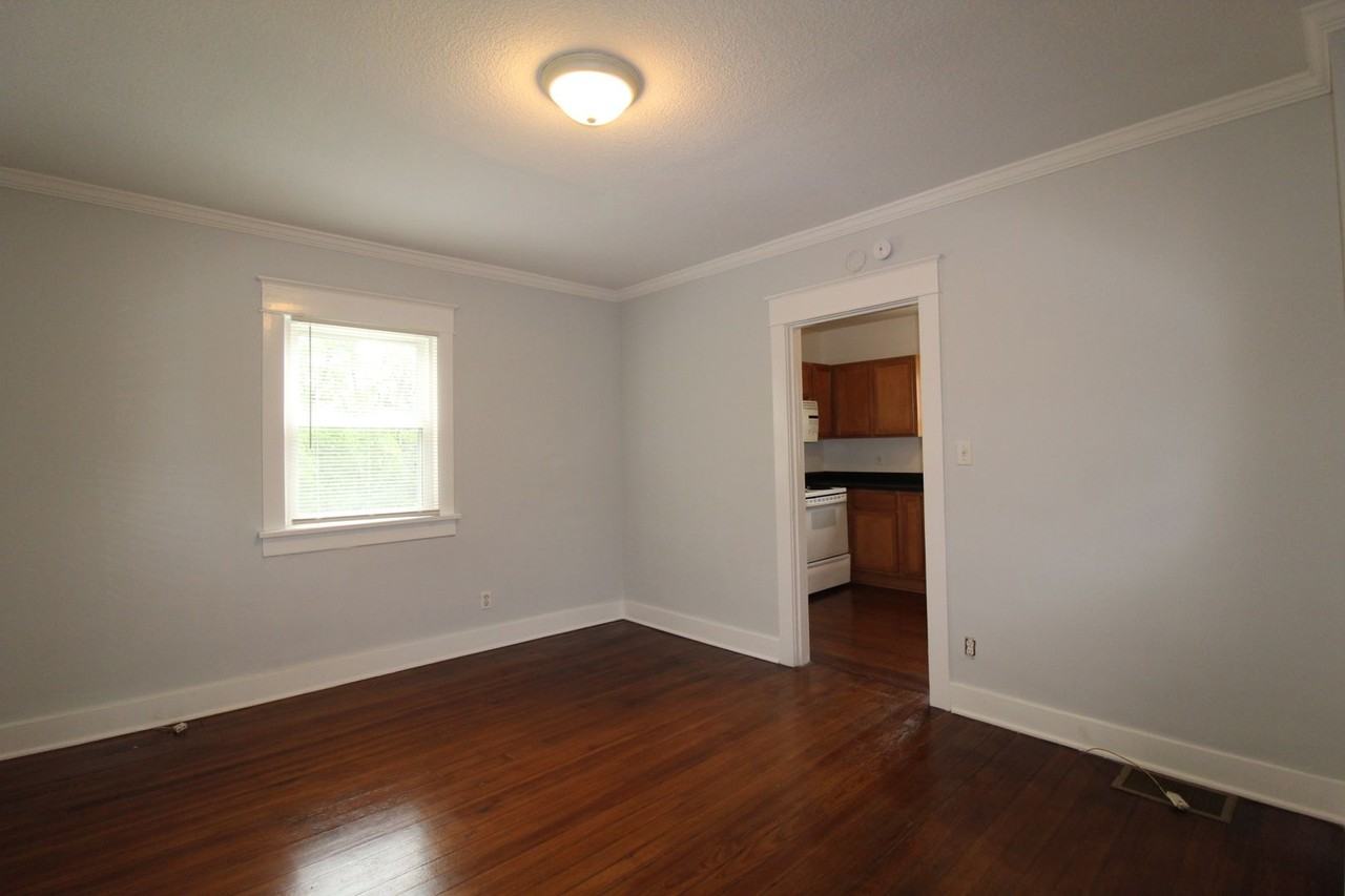 3728 Springfield St - Photo 5 of 12