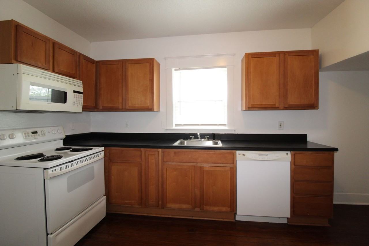 3728 Springfield St - Photo 6 of 12