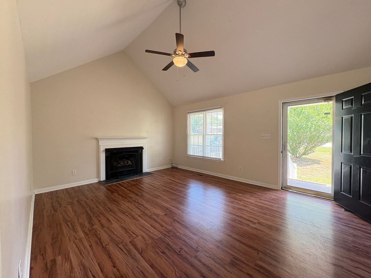 6401 Friendship Ledford Rd - Photo 3 of 21
