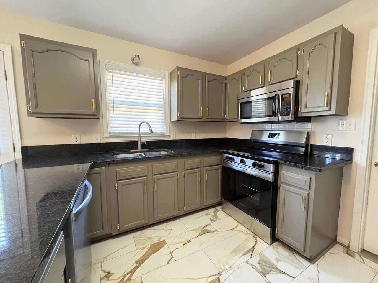 6401 Friendship Ledford Rd - Photo 5 of 21
