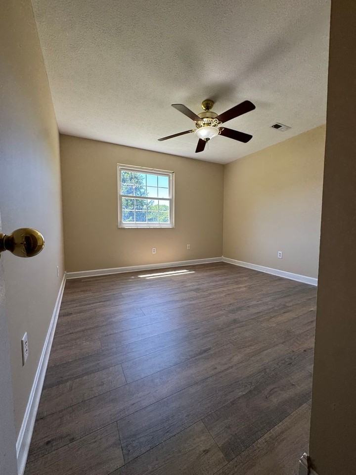 4100 Flaherty Rd - Photo 7 of 12