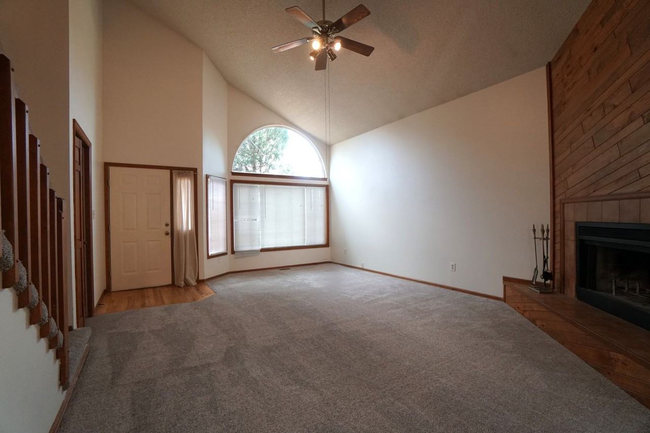 1155 Popes Valley Dr - Photo 7 of 37
