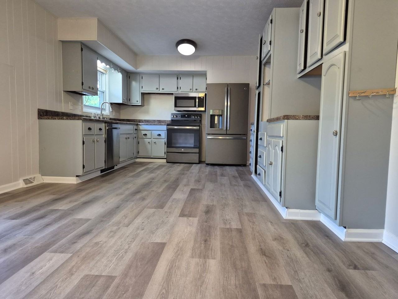 124 Hobbs St - Photo 3 of 24