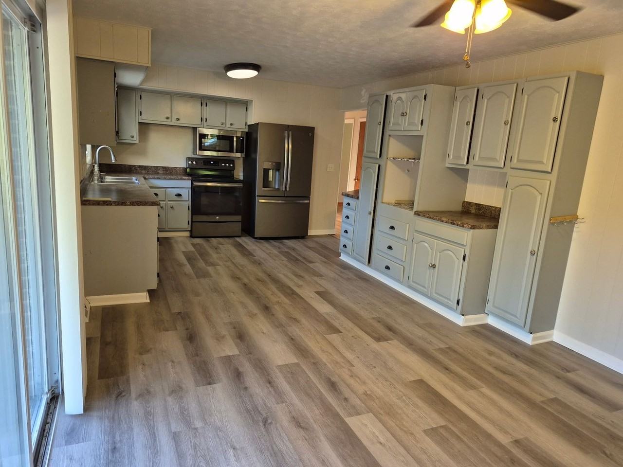 124 Hobbs St - Photo 4 of 24