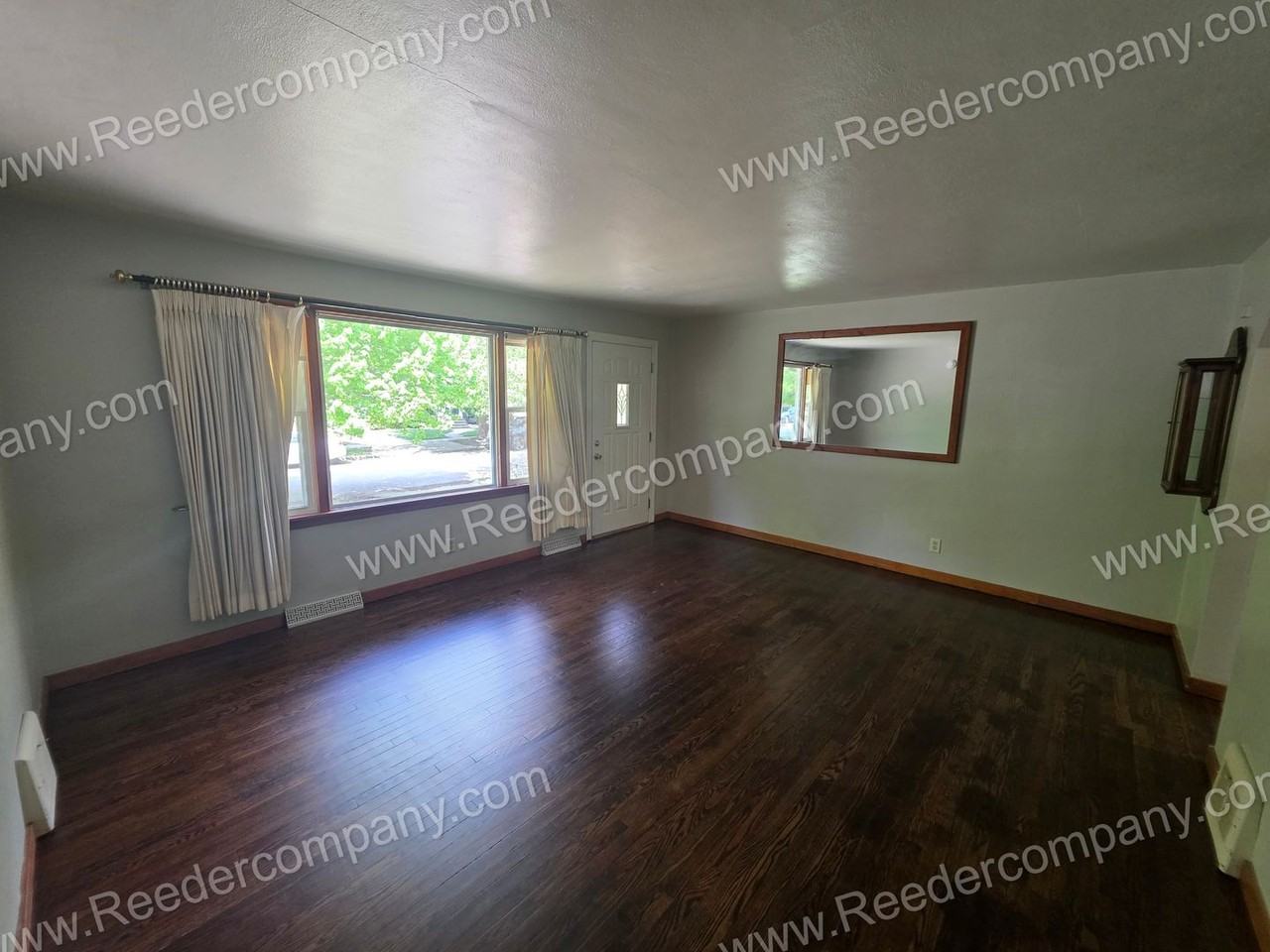 7131 Arkansas Ave - Photo 3 of 11