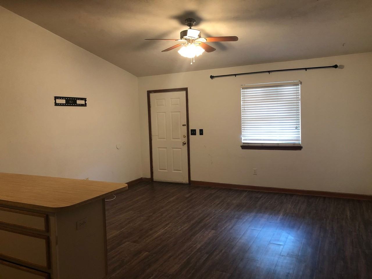 307 Hayden Rd Apt J - Photo 3 of 7