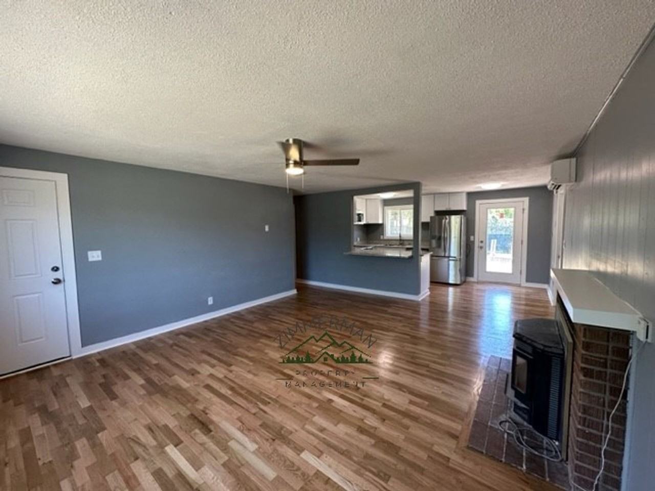 1740 City View St - Photo 3 of 10