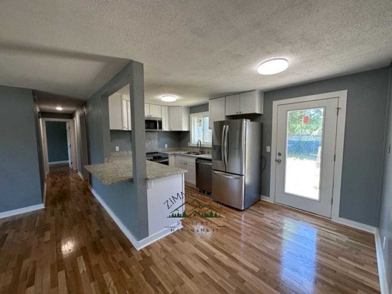 1740 City View St - Photo 4 of 10
