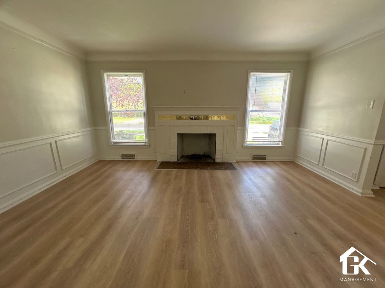 5915 Farmbrook St - Photo 2 of 21