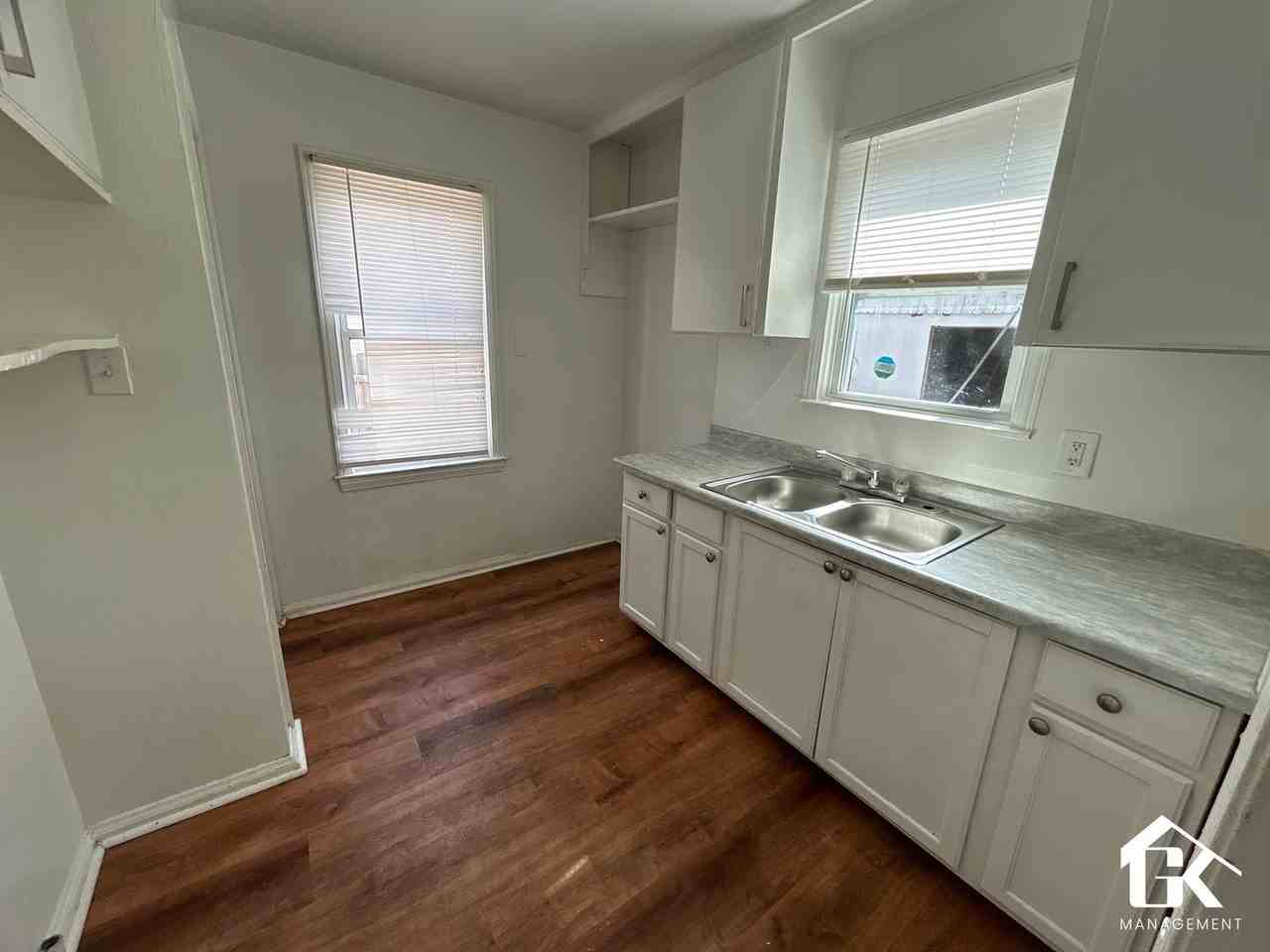 5915 Farmbrook St - Photo 4 of 21