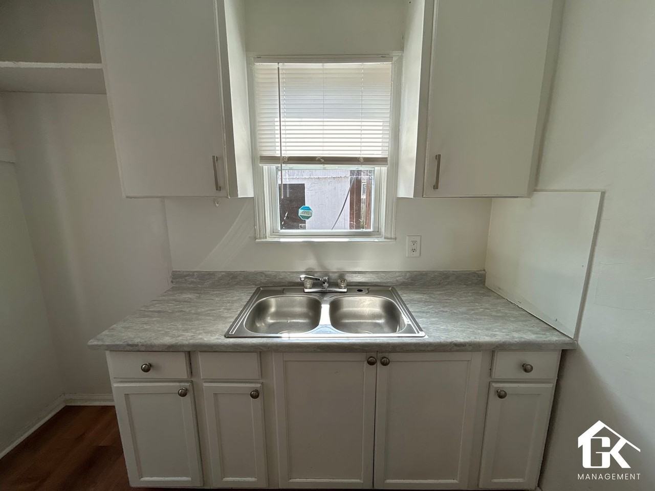 5915 Farmbrook St - Photo 6 of 21