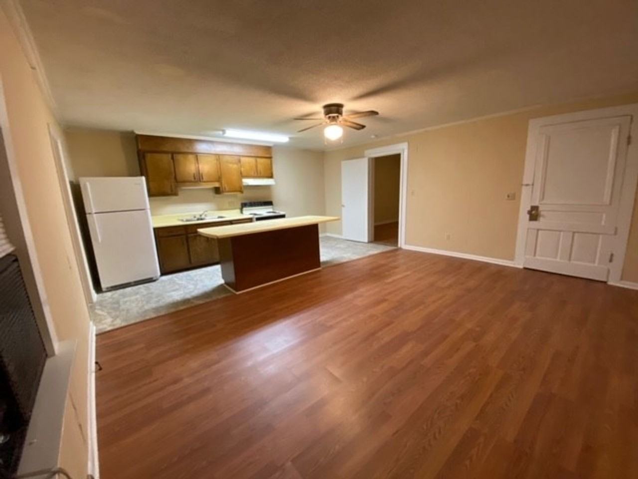 220 E Main St - Photo 4 of 9