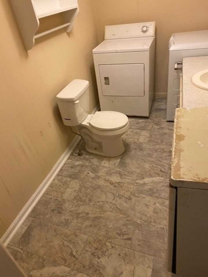 220 E Main St - Photo 6 of 9