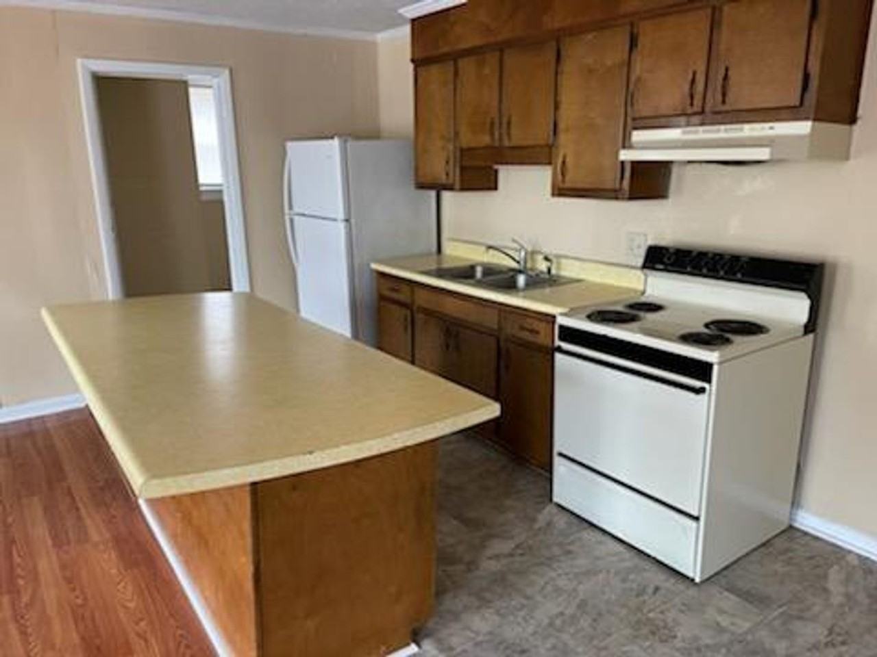 220 E Main St - Photo 7 of 9