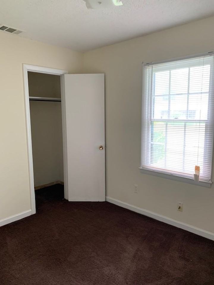 112 Anthony St - Photo 3 of 14