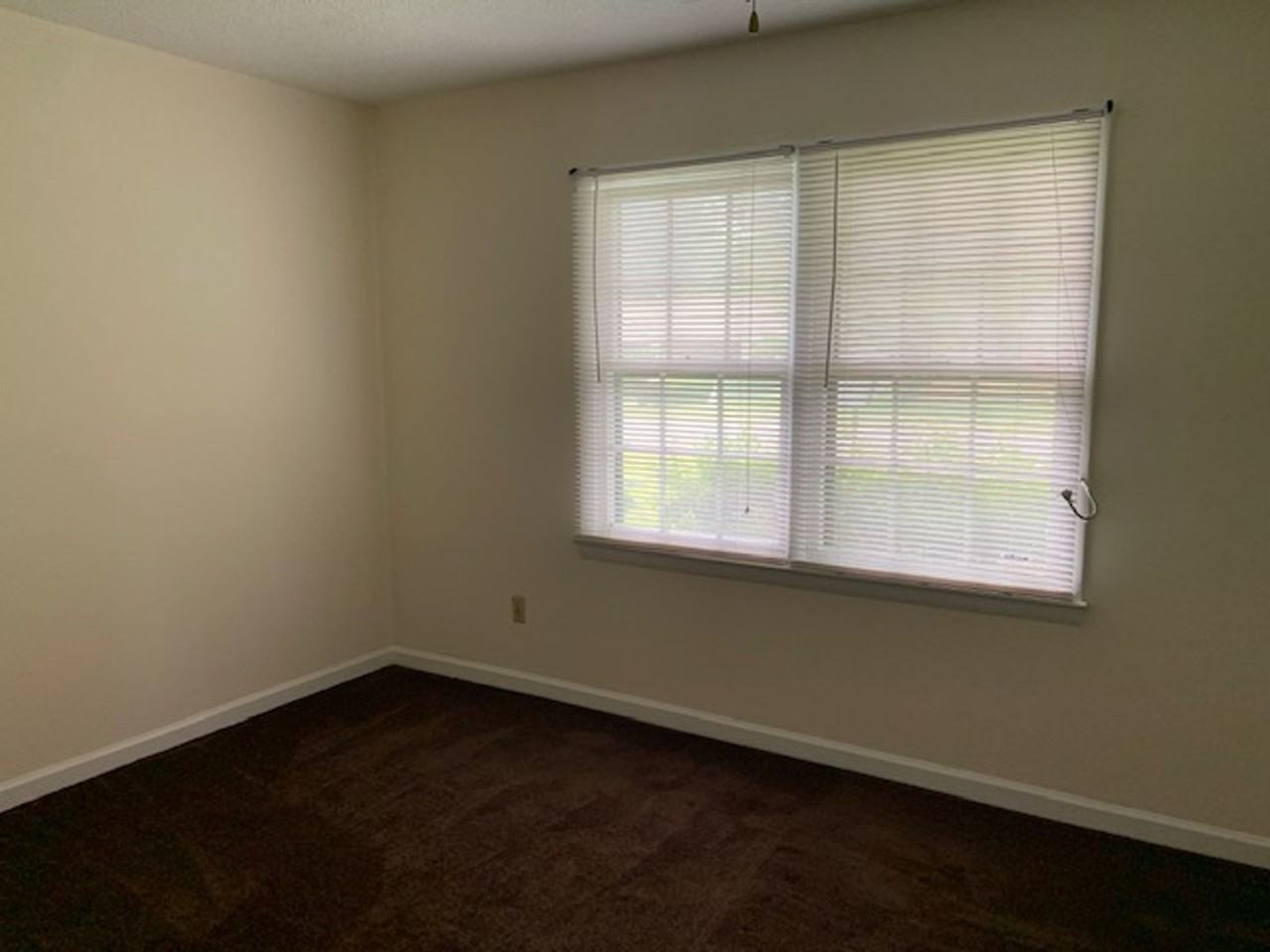 112 Anthony St - Photo 5 of 14