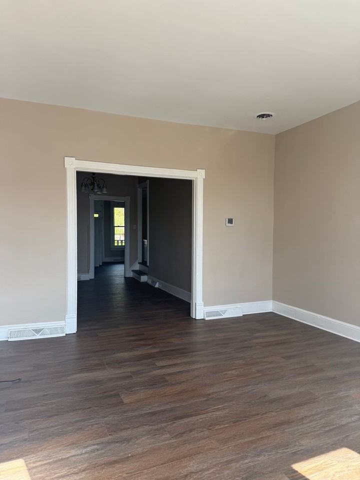 217 Winter St - Photo 2 of 18