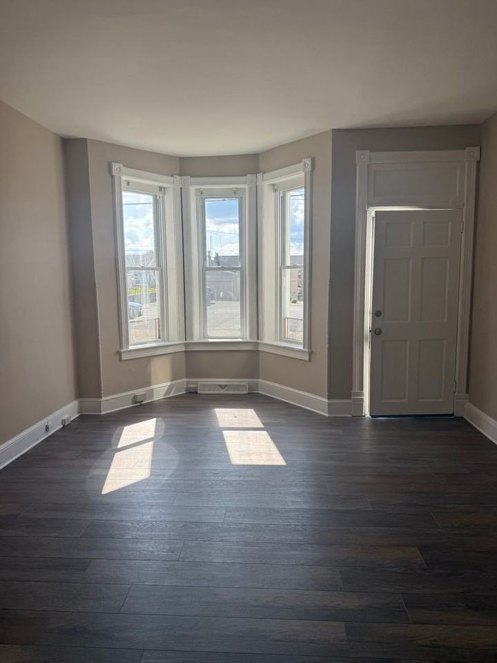 217 Winter St - Photo 3 of 18