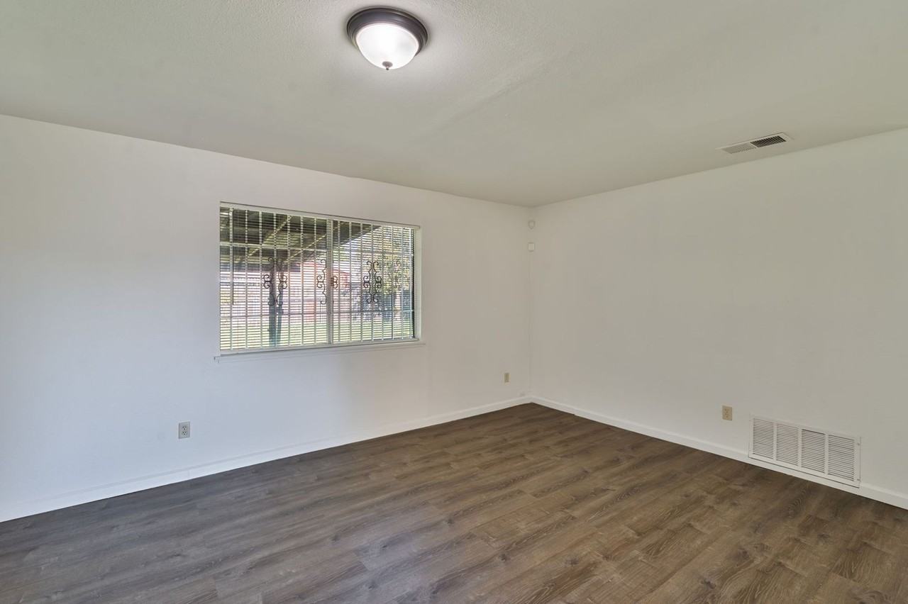 7929 Detroit Blvd - Photo 6 of 30