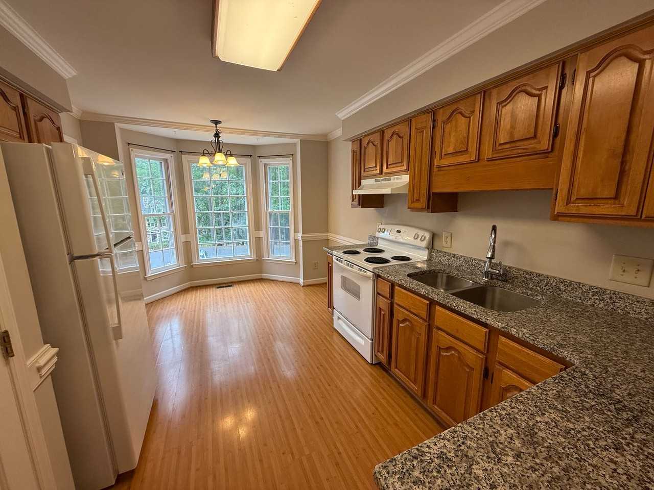 6705 Queen Annes Dr - Photo 3 of 10