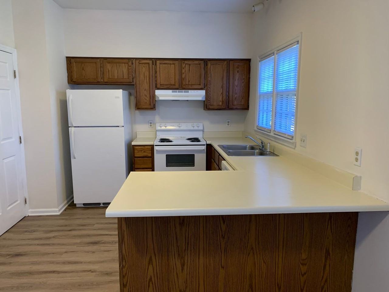 6211 Waterside Ln - Photo 4 of 18