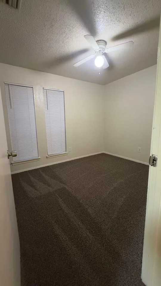6216 Locust St - Photo 6 of 8