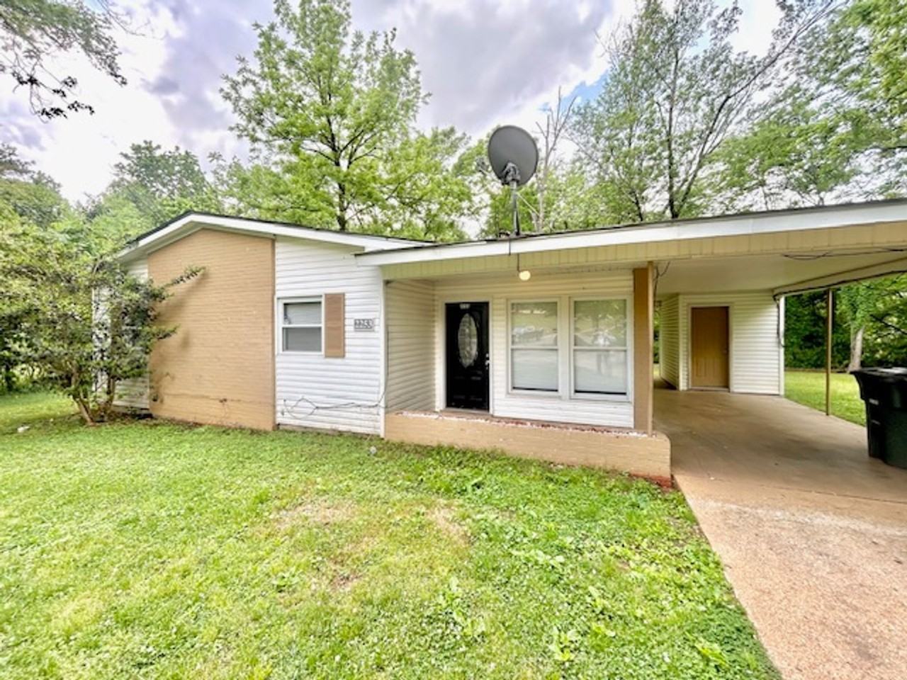 2253 Flippin Cir Nw - Photo 2 of 17