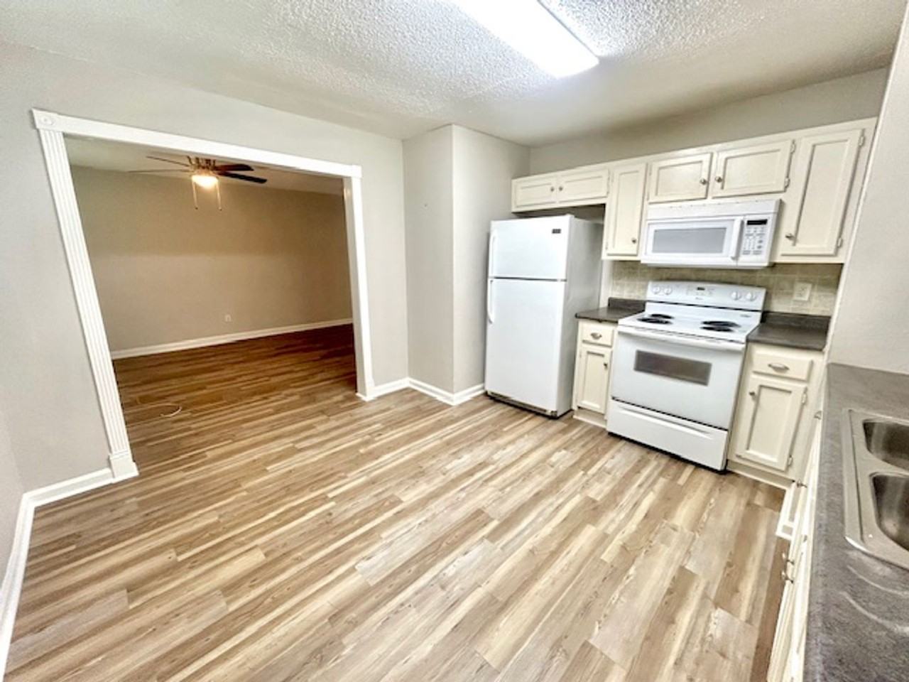 2253 Flippin Cir Nw - Photo 7 of 17